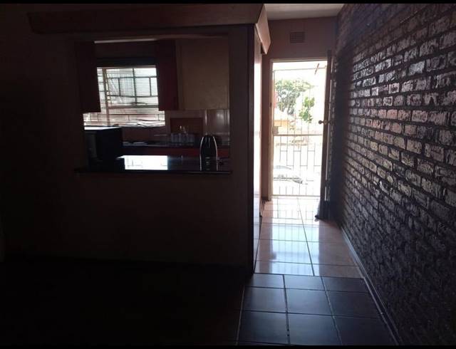 2 BEDROOM APARTMENT FOR SALE IN GERMISTON SOUTH